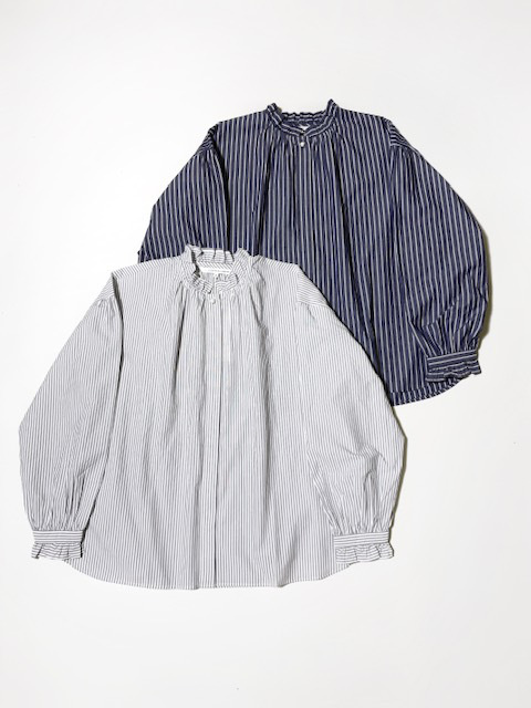 A PIECE OF LIBRARY タイプライターストライプブリーズラインフリルブラウス