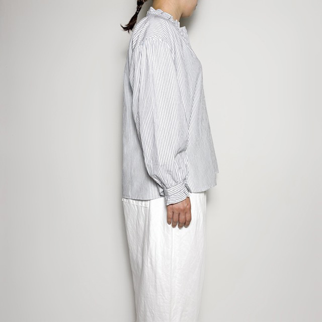 A PIECE OF LIBRARY タイプライターストライプブリーズラインフリルブラウス