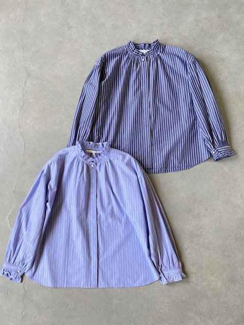 A PIECE OF LIBRARY タイプライターストライプ ブリーズラインフリルブラウス