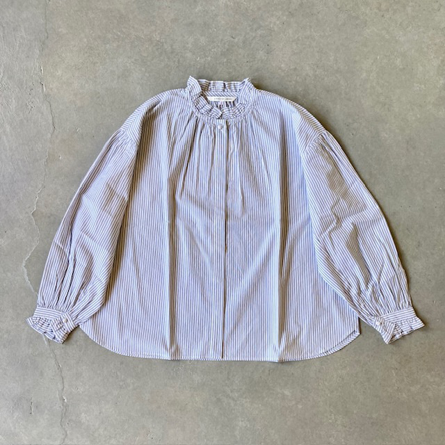 A PIECE OF LIBRARY タイプライターストライプ ブリーズラインフリルブラウス
