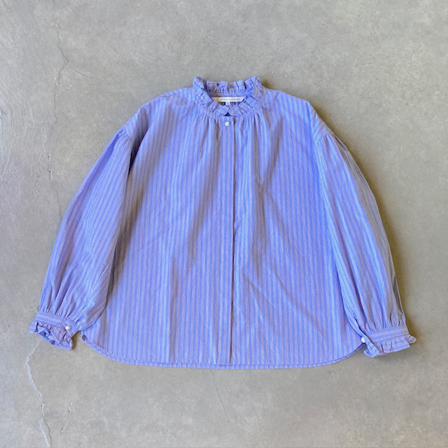 A PIECE OF LIBRARY タイプライターストライプ ブリーズラインフリルブラウス