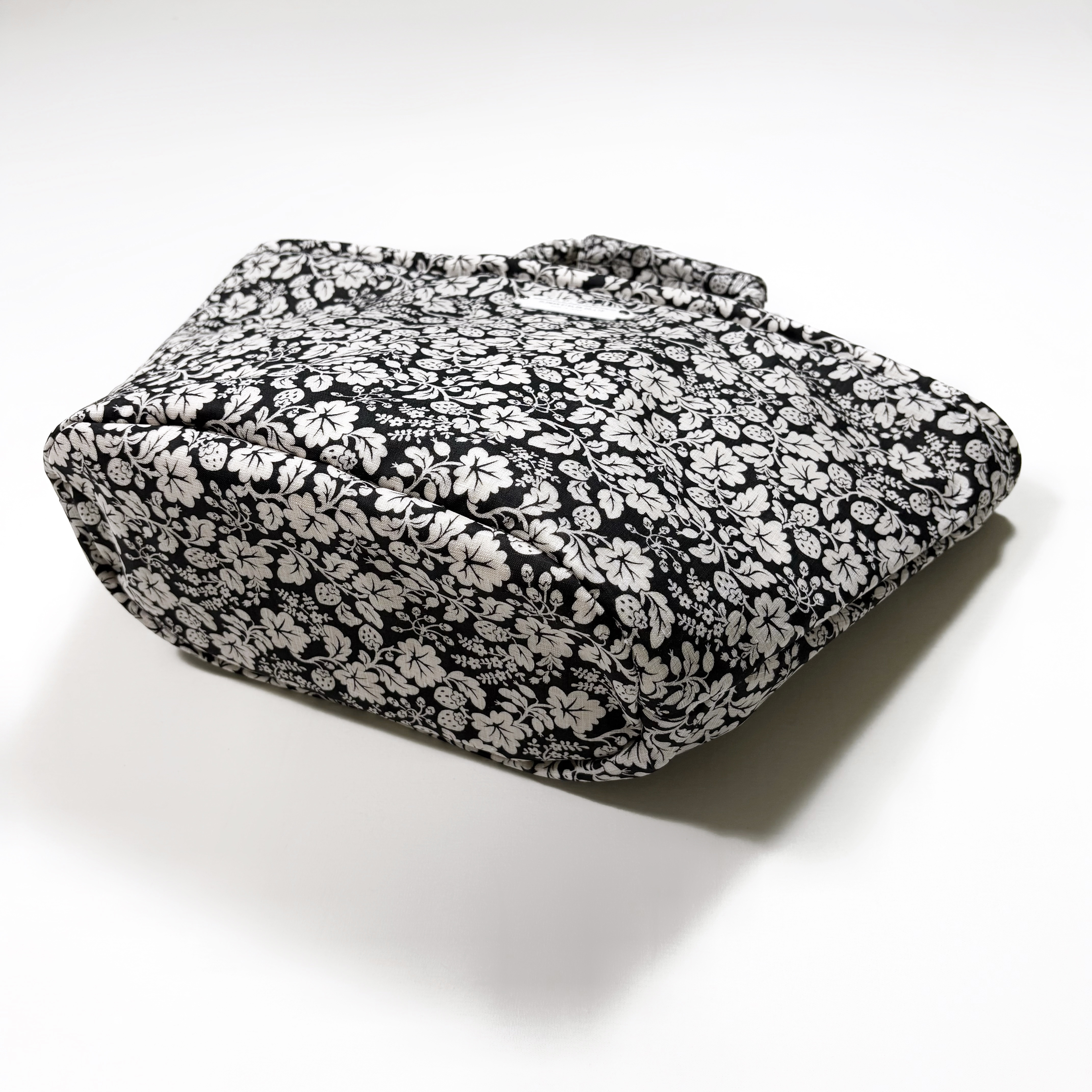 R&D.M.Co- (OLDMAN'S TAILOR) WILD BERRY MARCHE BAG (S)