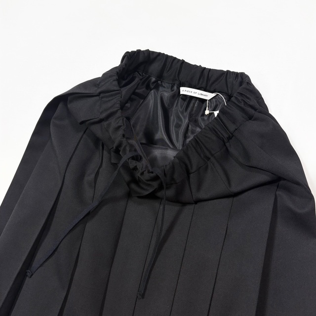 A PIECE OF LIBRARY スマートウールクラシックプリーツスカート