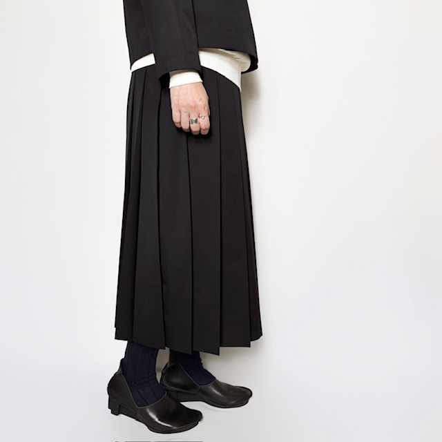 A PIECE OF LIBRARY スマートウールクラシックプリーツスカート