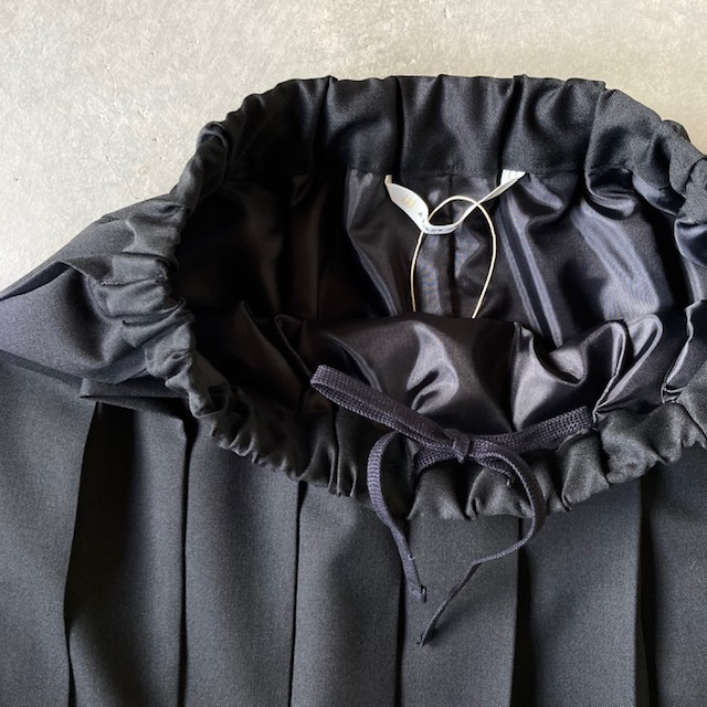 A PIECE OF LIBRARY スマートウールクラシックプリーツスカート