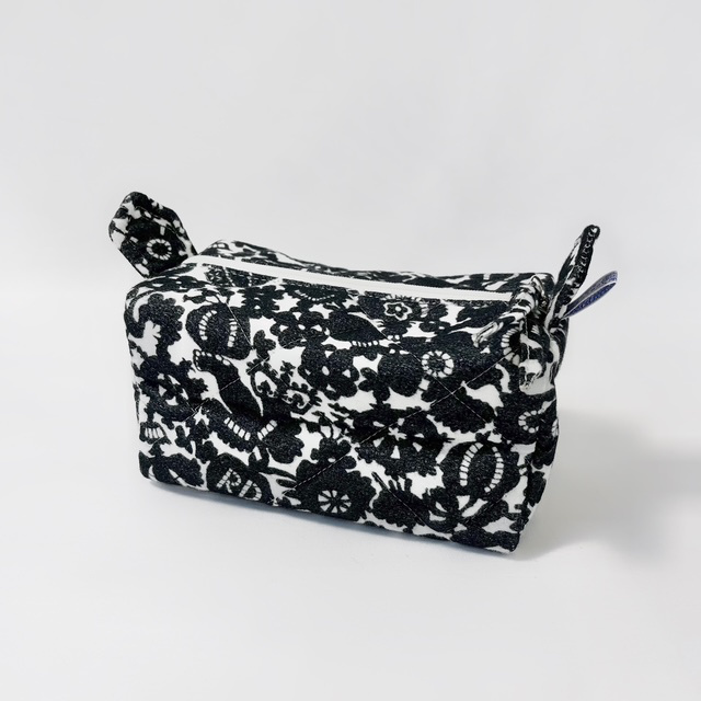 R&D.M.Co- (OLDMAN'S TAILOR) MONO TRICK PRINT QUILTING POUCH (S)