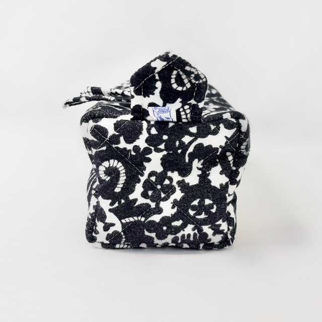 R&D.M.Co- (OLDMAN'S TAILOR) MONO TRICK PRINT QUILTING POUCH (S)