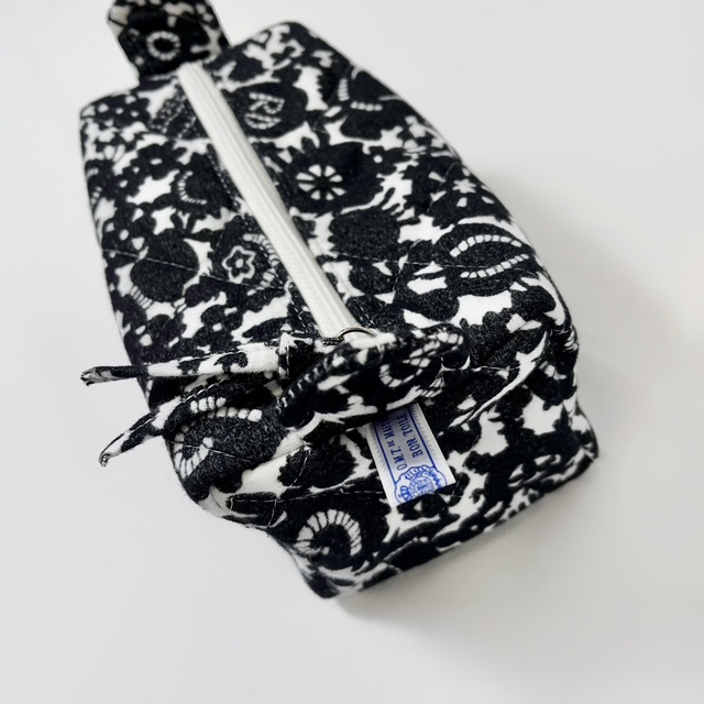 R&D.M.Co- (OLDMAN'S TAILOR) MONO TRICK PRINT QUILTING POUCH (S)