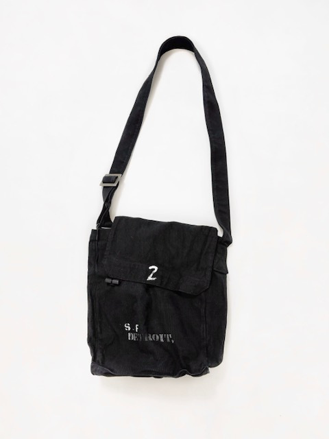 ARTEPOVERA 1960年チェコ軍ショルダー RE-黒染ハンドプリントBAG
