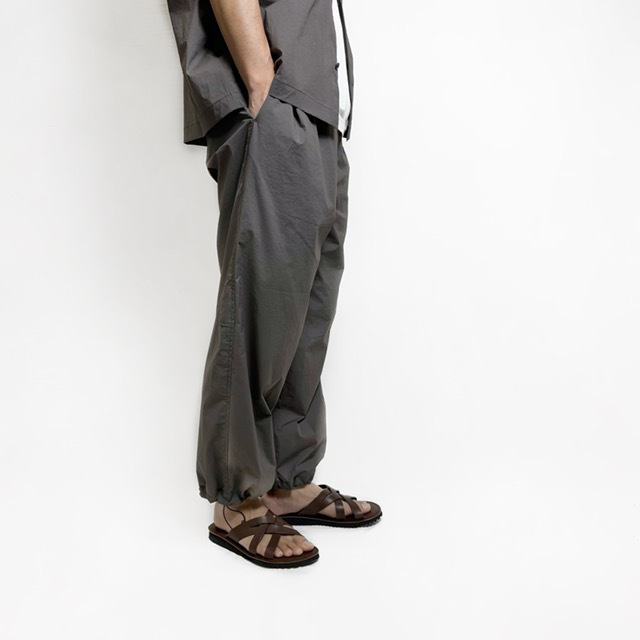 b9 collection クロスベルトサンダル