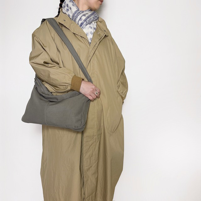 STILL BY HAND ナイロンショルダーバッグ