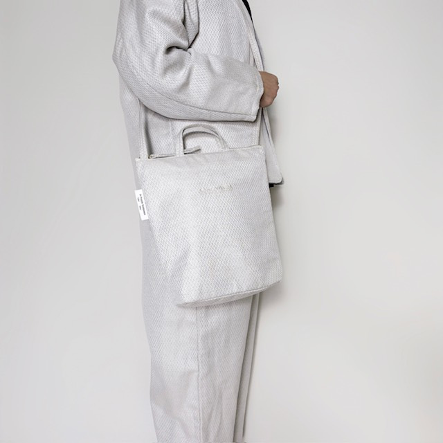 ARTE POVERA セレモニー リネンポリエステル混 サコッシュM