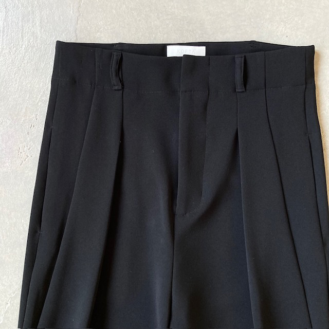 KOFTA オケージョンストレートタックパンツ