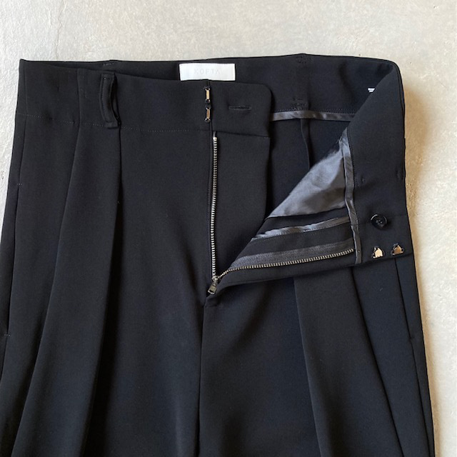 KOFTA オケージョンストレートタックパンツ