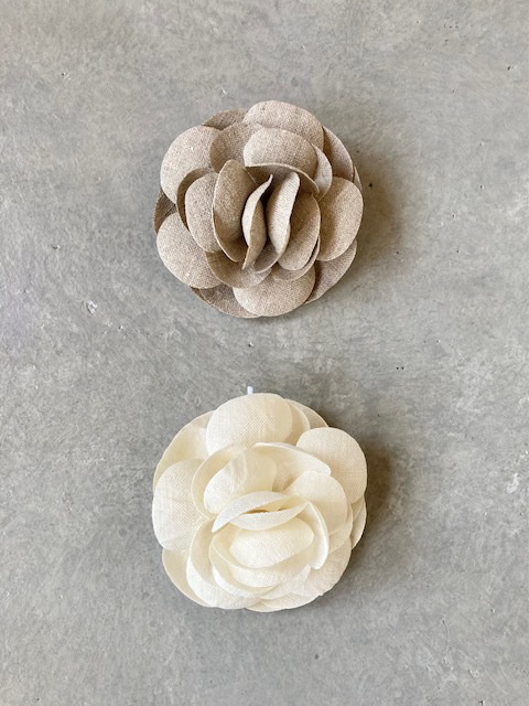 ARTEPOVERA リネンコサージュ (ピン仕様)